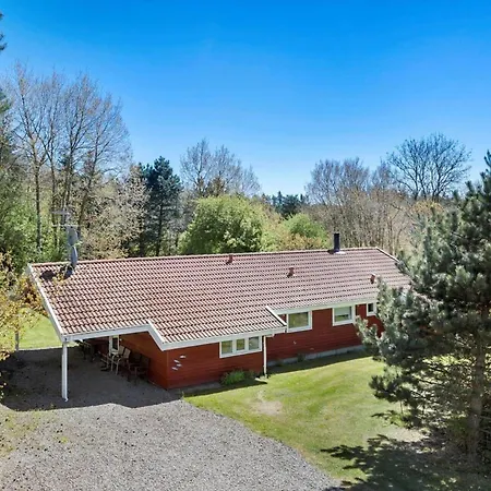 1492-aakirkeby-strandparken-3 *